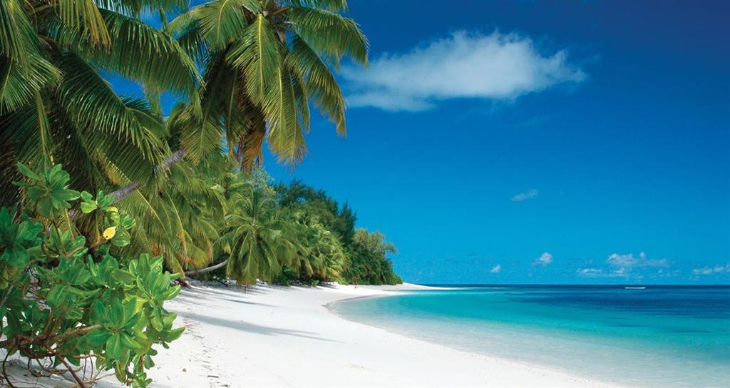 Four Seasons Resort Seychelles at Desroches Island Wyspa Desroches Jedyny na wyspie hotel oferuje zakwaterowanie w prostym stylu z XIX-wiecznymi akcentami.