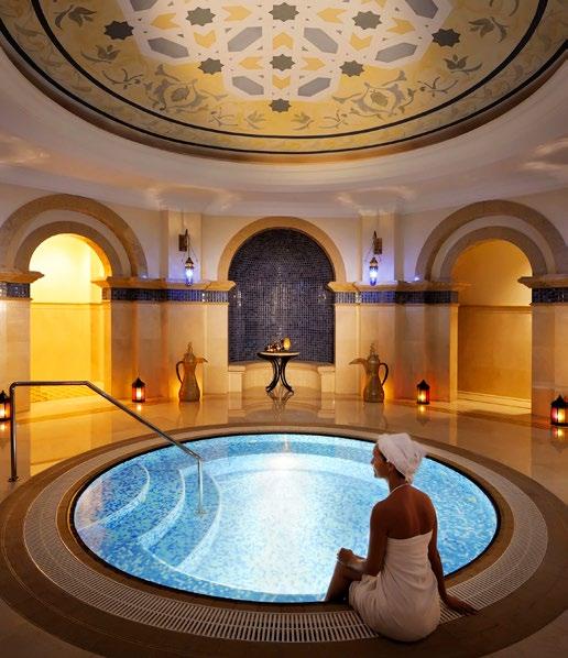 Orientalna, symetryczna architektura, fontanny i ścieżki w The Arabian Court pozwalają cofnąć się w czasie. W końcu Residence & Spa to obiekt należący do grupy Leading Hotels of the World.