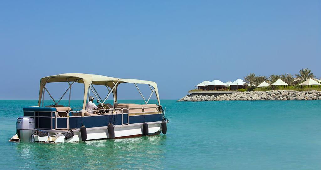 The Ritz-Carlton Ras Al Khaimah, Al Hamra Beach Ras Al Khaimah Luksusowy hotel położony na prywatnej plaży, którego pawilony spa i wille zaprojektowano tak, aby zapewnić