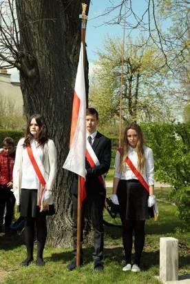 10 ZAPAL ZNICZ PAMIĘCI Dnia 22 IV 2016r.