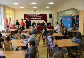 Gminne eliminacje do tegorocznego Ogólnopolskiego Turnieju Wiedzy Pożarniczej, przebiegającego pod hasłem Młodzież zapobiega pożarom. Źródło artykułu: www.checiny.