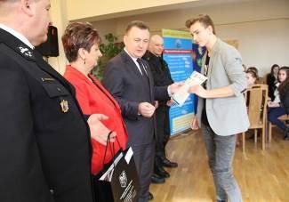 Władysława Łokietka w Chęcinach odbyły się gminne eliminacje do tegorocznego Ogólnopolskiego Turnieju Wiedzy Pożarniczej, przebiegającego pod hasłem Młodzież zapobiega pożarom.