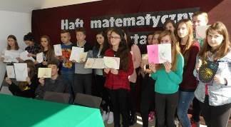 w CKiS w Chęcinach warsztaty dla uczniów gimnazjów Haft matematyczny.