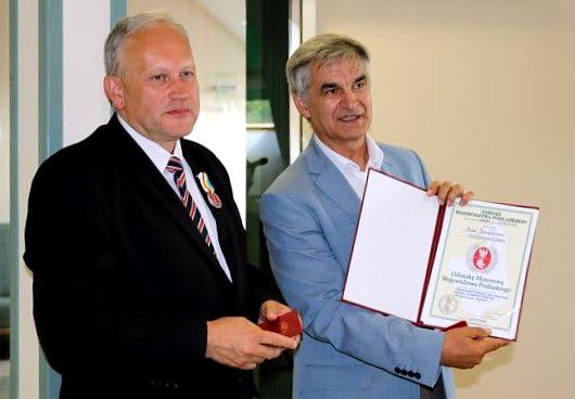 Odznakę wręczył Bogdan Dyjuk Członek Zarządu Województwa Podlaskiego podczas sesji Rady Powiatu, która odbyła się 29 czerwca. Dziękuję bardzo za to wyróżnienie.