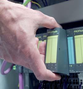 SIMATIC cechy systemowe Przegląd Inżyniering Maksymalna wydajność narzędzi inżynierskich - we wszystkich fazach użytkowania maszyn oraz instalacji technologicznej.