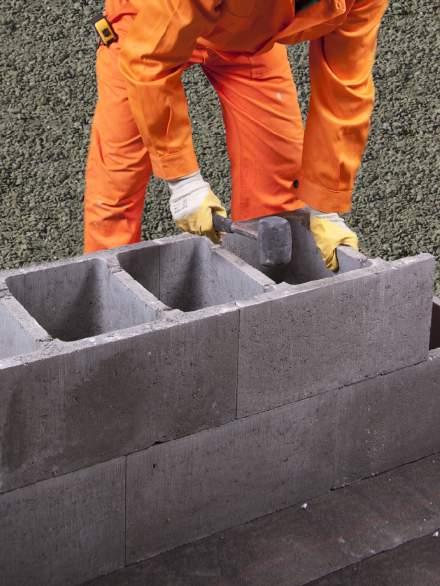 Ściany fundamentowe i piwniczne Do wznoszenia ścian fundamentowych i piwnicznych zalecane są pustaki szalunkowe oraz pustaki murarskie wykonane z betonu zwykłego.