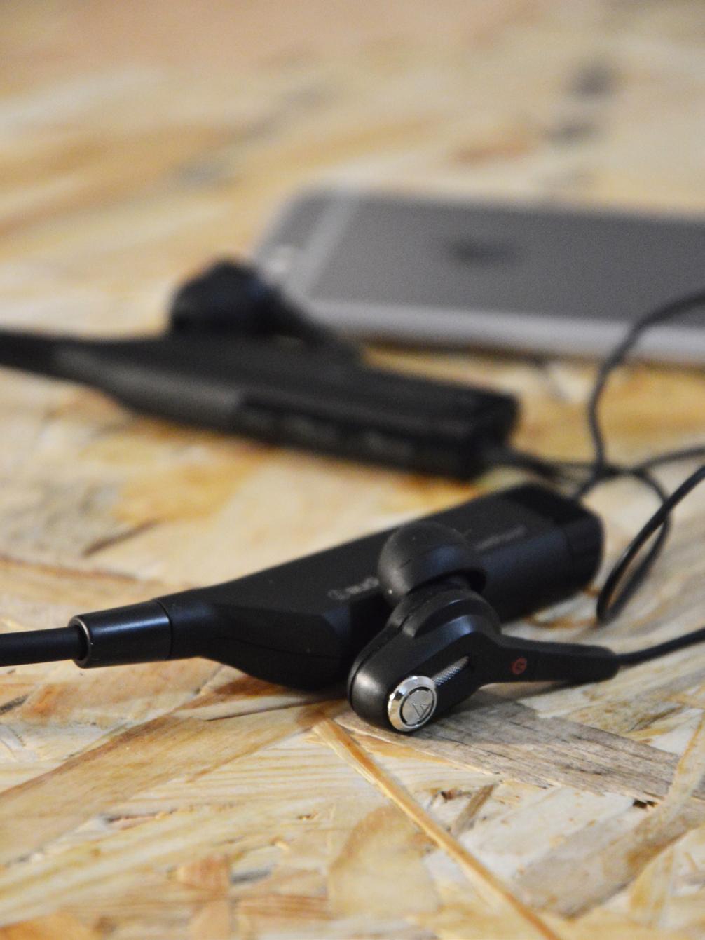 / SPRZĘT / Audio Technica ATH-ANC40BT AUDIO TECHNICA ATH-ANC40BT JAROSŁAW CAŁA Na pierwszy rzut oka zgadza się tylko jedna rzecz.