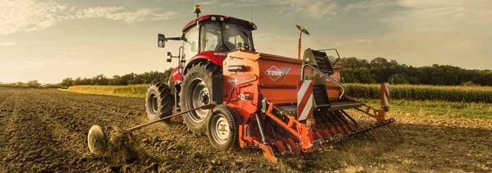 MOC DOSTĘPNA, GDY JEJ POTRZEBUJESZ Nie bój się najtrudniejszych zadań Ciągniki Farmall 55 C, 65 C i 75 C są wyposażone w układ mechanicznego sterowania zaczepem (MHC) o udźwigu maksymalnym 2500 kg.