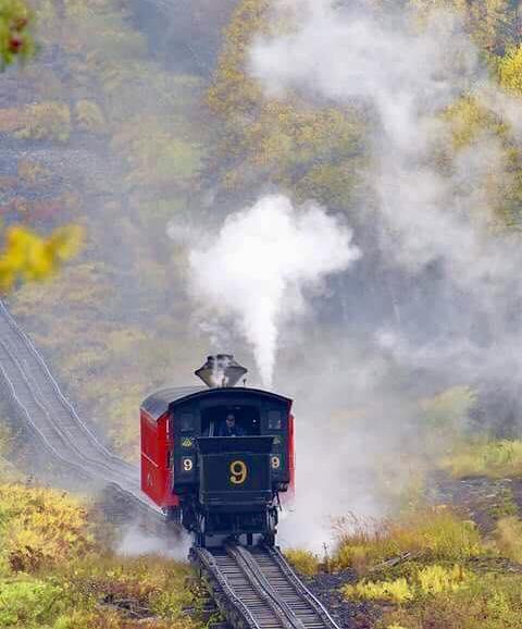 Mount Washington Cog Railway rozstaw szyn: 1422 mm (wąskotorowa) długość: 4,8 km różnica wysokości: 820 m