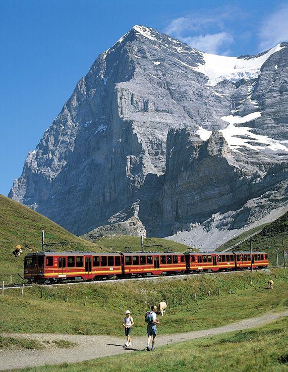 Jungfraubahn rozstaw szyn: 800 mm (wąskotorowa) długość: 9,34 km zelektryfikowana 1125 V, 50 Hz liczba stacji: 5 prędkość: 12.