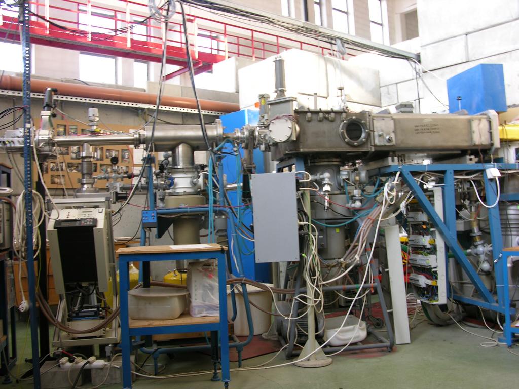 IGISOL Ion Guide Isotope Separator On Line (separator masowy) wydajność: 6% (zmierzone dla 213Rn,