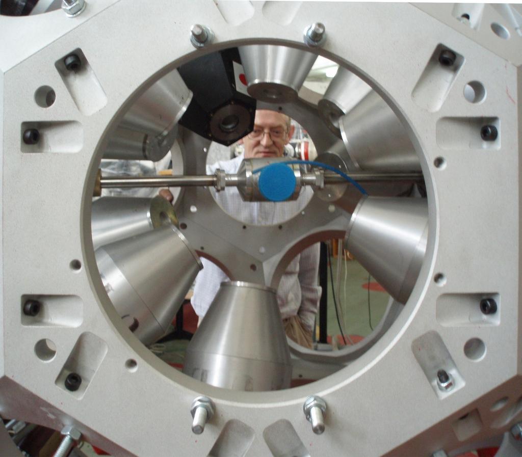 2009 pierwszy eksperyment na wiązce z użyciem 12 detektorów HPGe w osłonach i układu Silicon