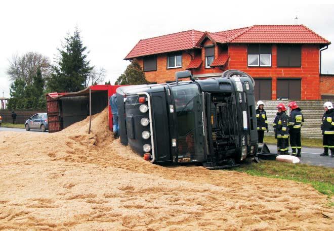 ZDARZENIA W miniony czwartek w sali sesyjnej Starostwa odby- ³a siê odprawa s³u bowa podsumowuj¹ca pracê Komendy Powiatowej Policji w Ostrzeszowie w 2013 r.