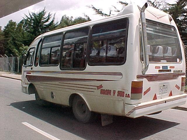 . Busses tested in Bogota (pictures from []) ppm S ppm S,, ppm S ppm S b CO [g/km] b THC [g/km],,, Duże autobusy Duże autobusy Rys. 6.