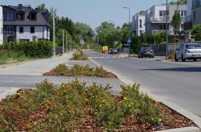 Przebudowa ulicy Jarej Wramach inwestycji przebudowaliśmy ulicę, która zyskała nowy asfalt, chodniki, zatoki postojowe i dużo nowej zieleni, w tym drzewa i kwitnące krzewy.