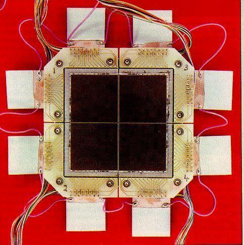 Detektor CCD Mozaika 4 CCD (kwadrat 6cm x 6 cm), z których każda zawiera 2040 x 2048