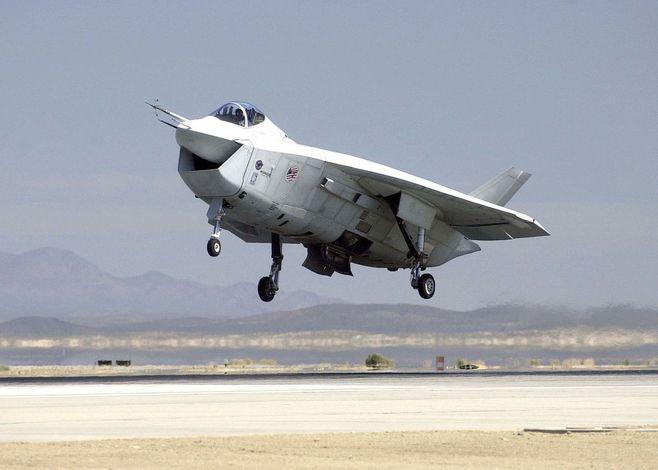 W programie JSF konkurentem prototypowego samolotu myśliwskiego Lockheed Martin X-35, z którego wywodzi się F-35 był widoczny na zdjęciu Boeing X-32, fot.
