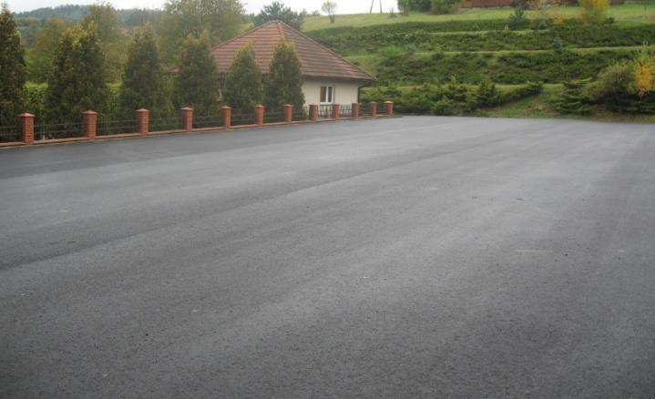 W bieżącym roku została wykonana modernizacja drogi gminnej Wola Piskulina Parysz. Nową nawierzchnię zyskał odcinek o długości 912 mb.