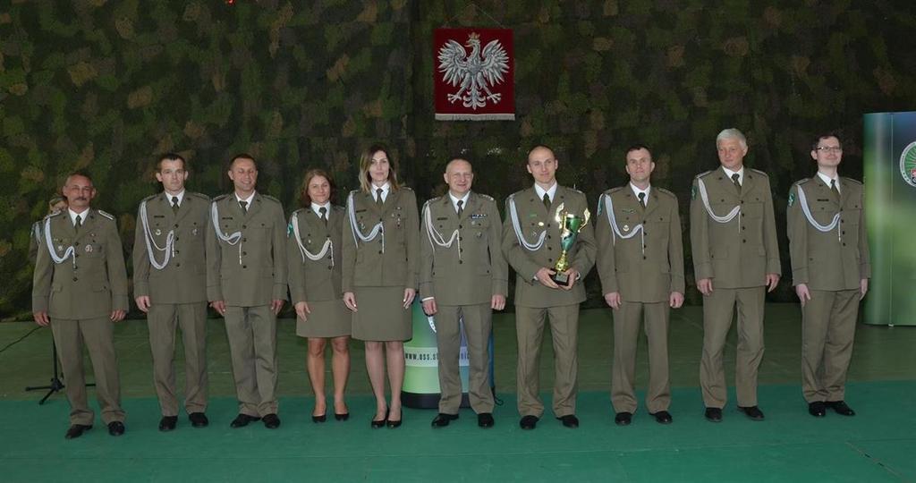 nw. funkcjonariusze Ośrodka zostali wyróżnieni pucharem - ppłk SG Joanna Kostecka, mjr SG Danuta Hamielec, mjr SG Łukasz Karliński, kpt. SG Daniel Chudek, kpt. SG Krzysztof Szewczyk, kpt.