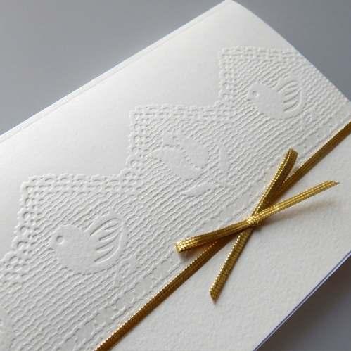 Elegancji dodaje błyszczący, złoty wężyk środek: wysokiej jakości papier, gładki, w kolorze białym, 120 gram koperta: papier gładki,
