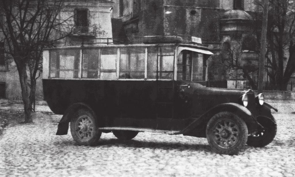 Autobus relacji Miechów Kraków, 1938 r., fot.