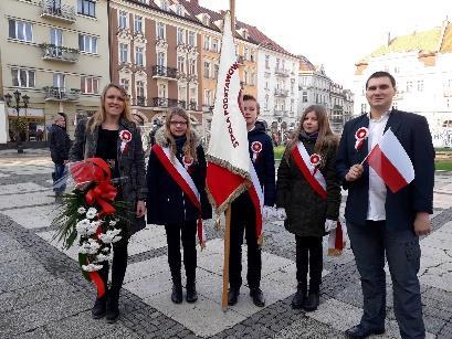 W dniu 11. 11.2018 roku pod opieką pani Doroty Janiak Jamroziak i pana Mateusza Ledzianowskiego uczniowie uczestniczyli w miejskich obchodach 100 lecia odzyskania niepodległości.