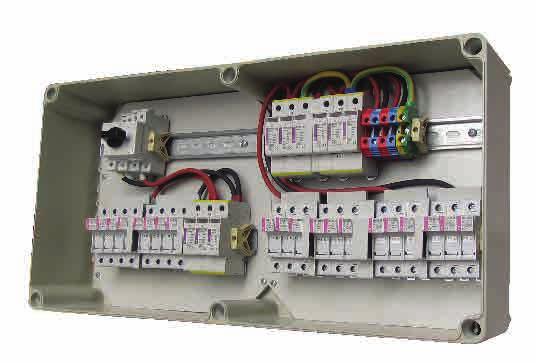 Rozdzielnice przyłączowe PV 3- Wyjścia Możliwość podłączenia 2-5 rzędów modułów PV 3-wyjścia 3 x ogranicznik przepięć DC 1 (B) lub 2 (C) Przystosowane do montażu zewnętrznego, odporne na UV Max.