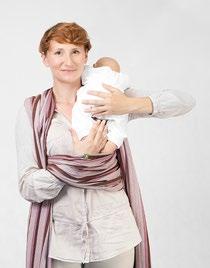 The wrap should cover your baby s back smoothly. Zacznij dociągać chustę.