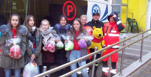 Z nasze szkoły nagrodę Laureata zdobyła Gabrysia Gołębikowska ( kl.v), a wyróżnienie Kosińska Julia (kl. V) i Romańczuk Piotr ( kl. VI). Uczniów przygotowała p. Nadija Ortyńska.