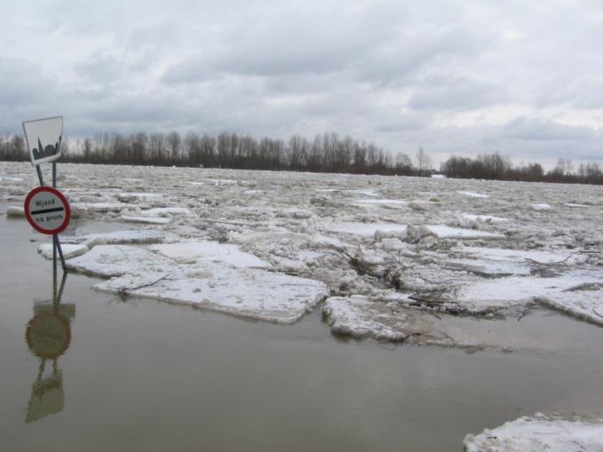 Sytuacja na rzece Wiśle w m. Solec oraz Krępiance godz. 13.30 27.02.2012r.
