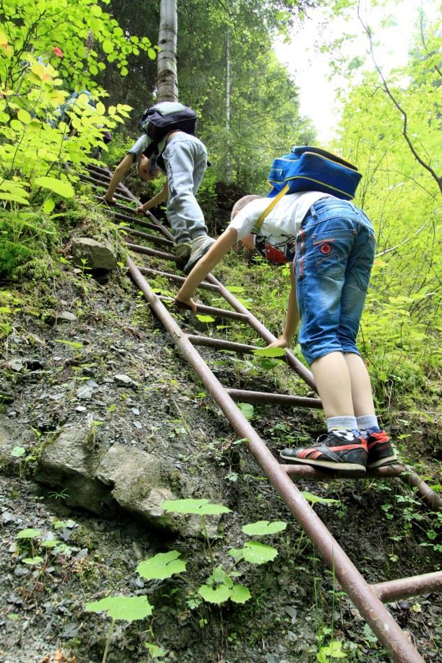 PROGRAM KOLONII Podczas kolonii będziemy realizować nasz autorski program zajęć KOLONIA Z ADRENALINĄ W PROMIENNEJ.