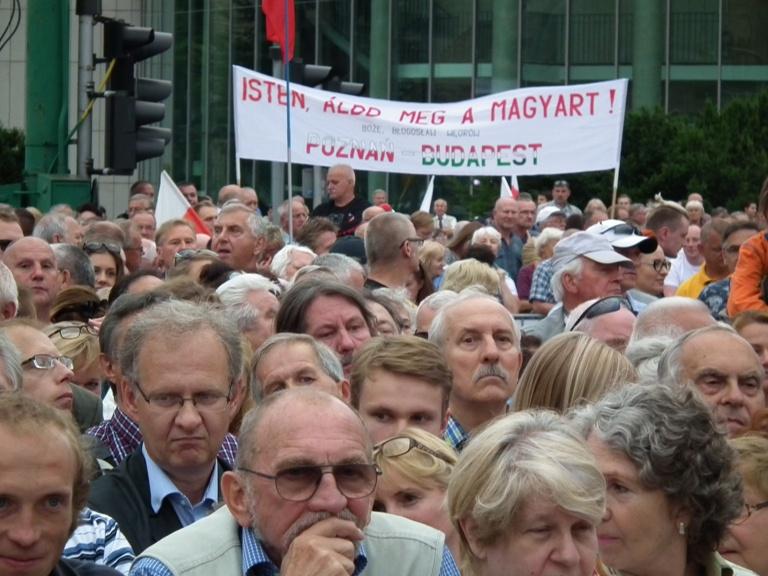 także po to, aby Polacy, Węgrzy, aby nasi obywatele żyli w suwerennym, wolnym, bezpiecznym kraju i żeby mogli żyć godnie.