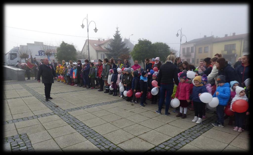 W asyście harcerzy z Samorządowej Szkoły Podstawowej w Wodzisławiu, uczniów z Zespołu Szkół Ponadgimnazjalnych w Wodzisławiu oraz społeczności lokalnej,