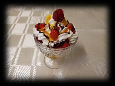 DESERY / DESSERTS 44. Lody / Ice creams 4.99 45. Bezowy puchar / Meringue heaven 4.99 46. Gofry z bitą śmietaną i owocami / Waffles with cream and fruits 5.99 DODATKI / EXTRAS 47.