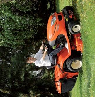 1 Podczas jazdy na wprost GR2120 dzięki napędowi 4x4 zapewnia doskonałą trakcję, nawet na stromych podjazdach Centralna regulacja wysokości koszenia obsługiwana z
