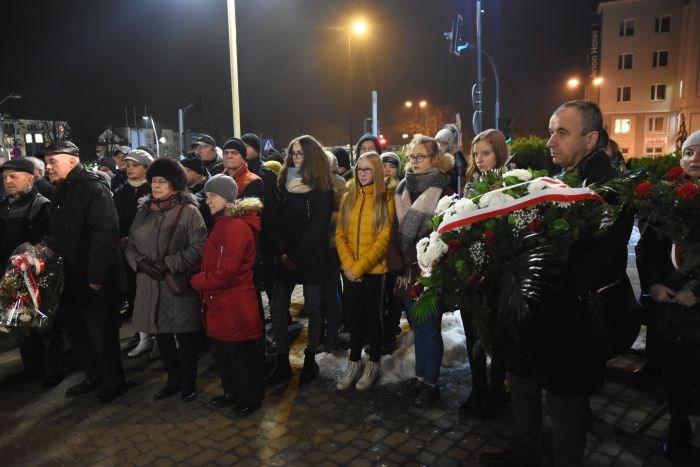 Następnie uczestnicy wzięli udział w symbolicznym spacerze ulicą Niepodległości, jak świdniczanie 37 lat temu. W Miejskim Ośrodku Kultury wykład historyczny wygłosił dr hab.