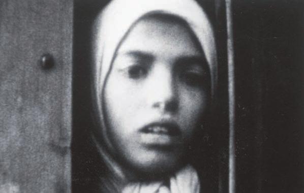 ANNA MARIA SETTELA STEINBACH D.9 Settela Steinbach była jedną z 574 Romów i Sinti aresztowanych w r. i zabranych do obozu Westerbork.
