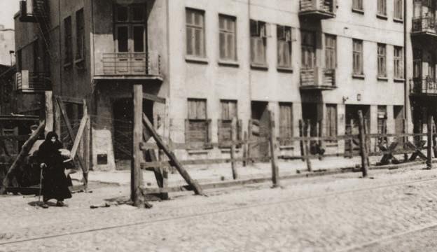 ŁÓDŹ Pierwsza masowa deportacja Romów i Sinti z Austrii na tereny okupowanej Polski rozpoczęła się w listopadzie r. Deportowani zostali umieszczenie w żydowskim getcie w Litzmannstadt/Łodzi.
