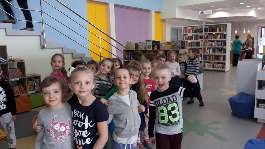 WYCIECZKA DO BIBLIOTEKI Dnia 05 kwietnia wybraliśmy się na wycieczkę do