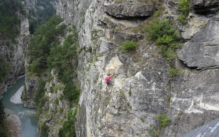 Z Place d'armes podziwialiśmy poszukiwaczy przygód na Via Ferrata wspinających się po