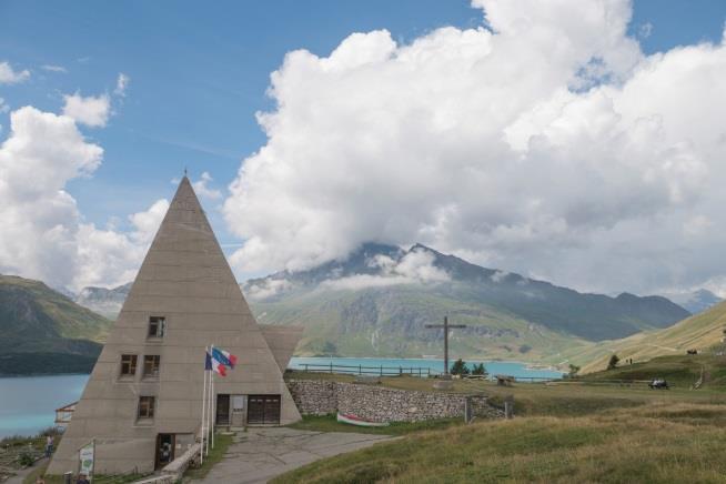 schodząc malowniczym szlakiem świstaków do Piramide