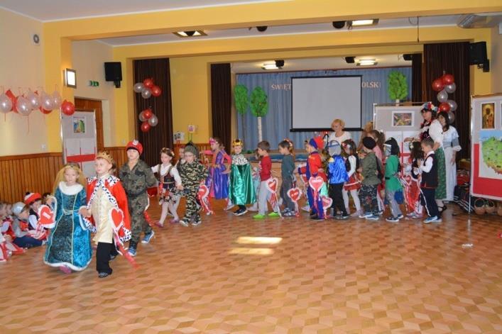 5. Zgodnie z wyborem nauczycielek dzieci zapoznane zostały z tańcami polskimi.