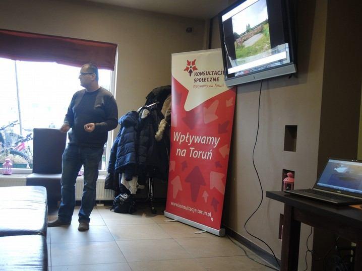 W spotkaniu uczestniczyli: mieszkańcy (ok. 30 osób), przedstawiciel Wydziału Środowiska i Zieleni oraz pracownicy Wydziału Komunikacji Społecznej i Informacji Urzędu Miasta Torunia. II.
