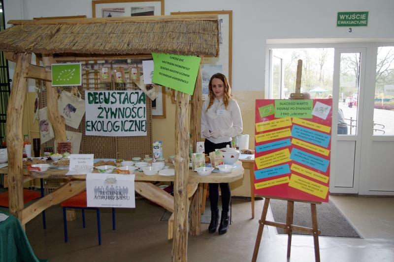 Technik agrobiznesu Realizuje czynności związane z produkcją rolną, organizowaniem dystrybucji i sprzedaży produktów