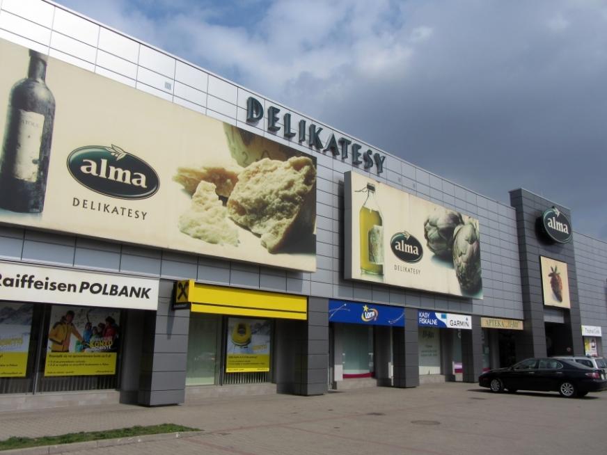 Tak upadała Alma. Kalendarium wydarzeń data aktualizacji: 2018.04.06 Alma Market przez lata była gwiazdą polskiego rynku handlowego. Sieć delikatesów rosła szybko, aż do 2014 roku.