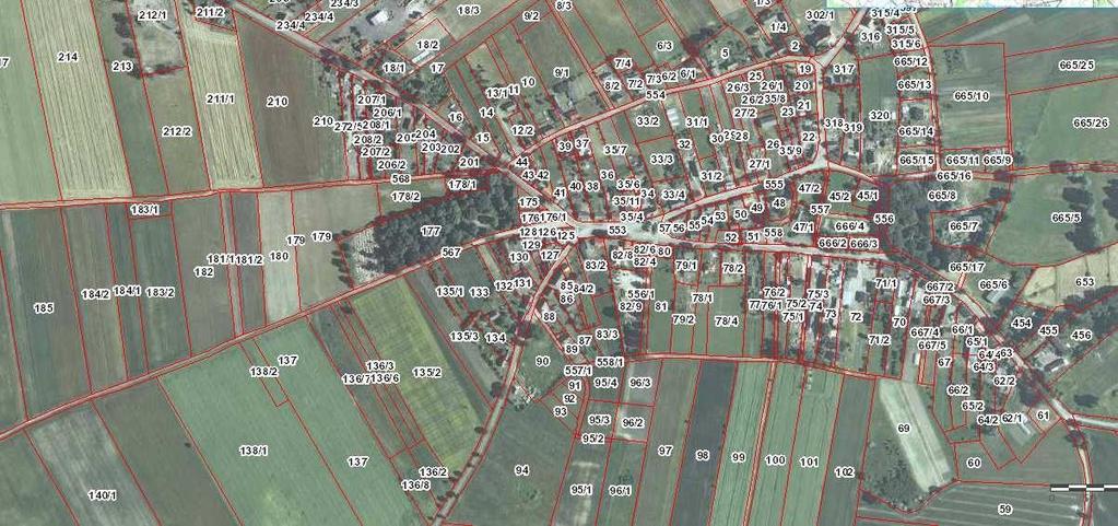 LOKALIZACJA I DOSTĘPNOŚĆ KOMUNIKACYJNA Bezpośrednie sąsiedztwo nieruchomości stanowią: Od strony północnej ulica Zazdrosna, dalej zabudowa zagrodowa z budynkami gospodarczymi oraz park Od strony