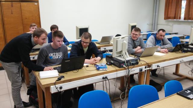 Koło Naukowe Techniki Cyfrowej - kurs