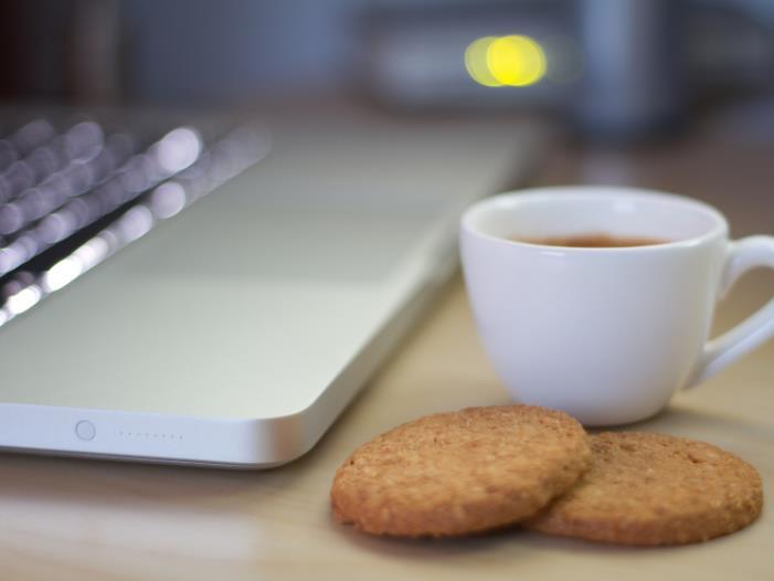 EWALUACJA KAMPANII REKLAMOWEJ PROWADZONEJ ONLINE Pomiar ilościowy oparty o technologię cookie i model eksperymentalny. Ankieta wyświetlana cookie, które miały kontakt z kampanią reklamową (np.