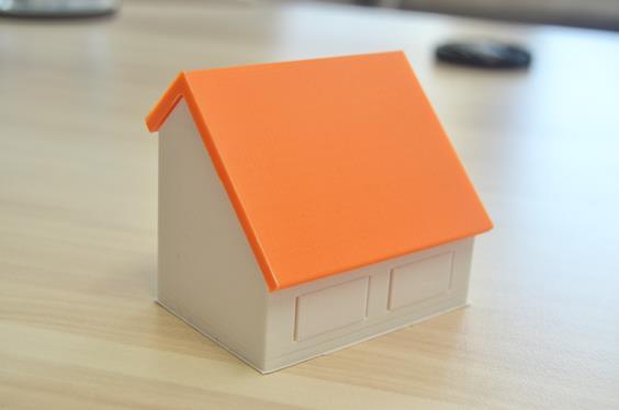 Tworzenie modelu domu przykład 1 Stworzymy ten model w dwóch częściach: podstawa i dach. Używając kartki w kratkę, najpierw szkicuj swój kształt, jak na poniższym rysunku.
