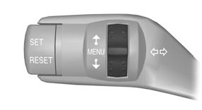 Wyświetlacze informacyjne Elementy sterowania E73265 Użyj pokrętła do przewijania pozycji menu. Licznik dzienny E73984 15:04 15.0 C 4,7 l.dz. 000039 km Wciśnij przycisk SET i RESET na co najmniej 2 sekundy, aby wyzerować.